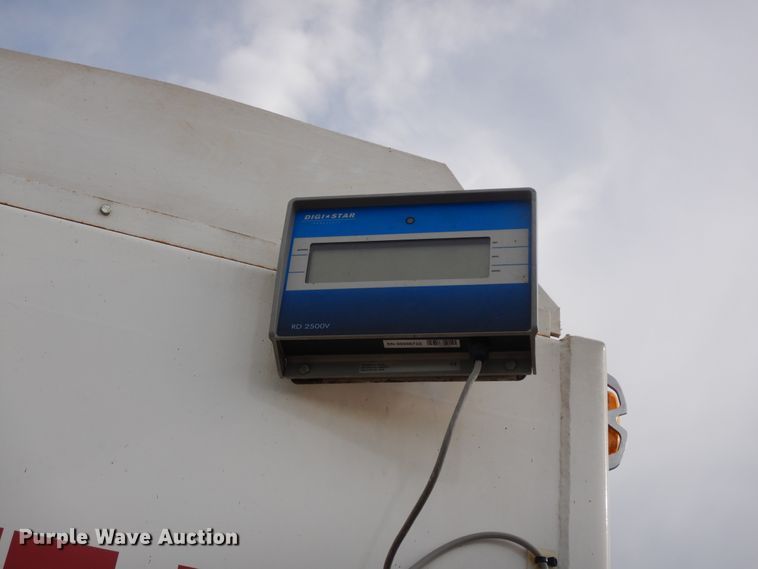 image for item DF5293 2007 Kenworth T300  feed mixer truck