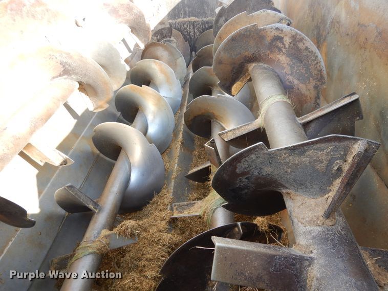 image for item DF5293 2007 Kenworth T300  feed mixer truck