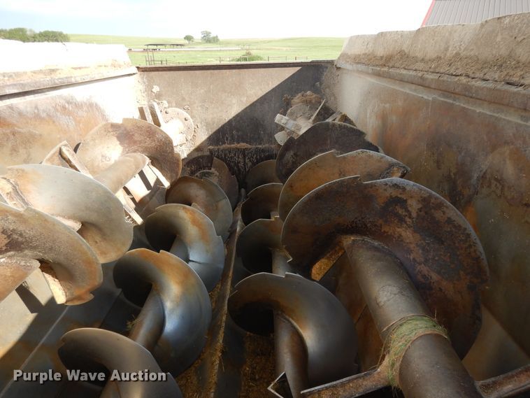 image for item DF5293 2007 Kenworth T300  feed mixer truck