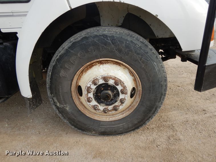 image for item DF5293 2007 Kenworth T300  feed mixer truck