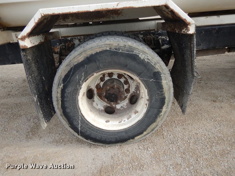 image for item DF5293 2007 Kenworth T300  feed mixer truck