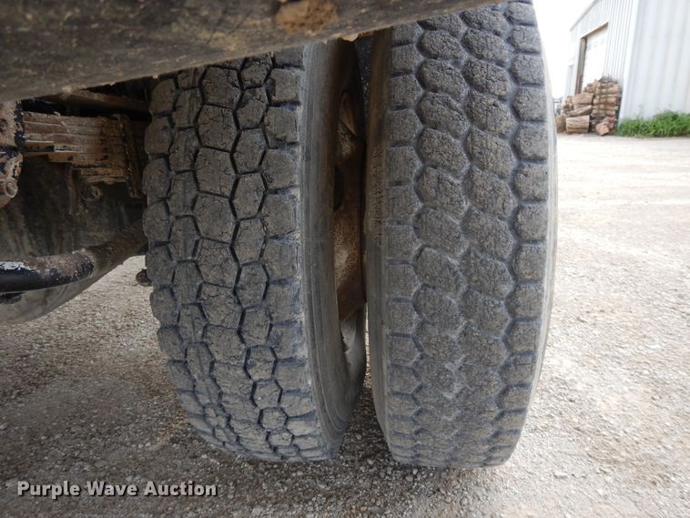 image for item DF5293 2007 Kenworth T300  feed mixer truck