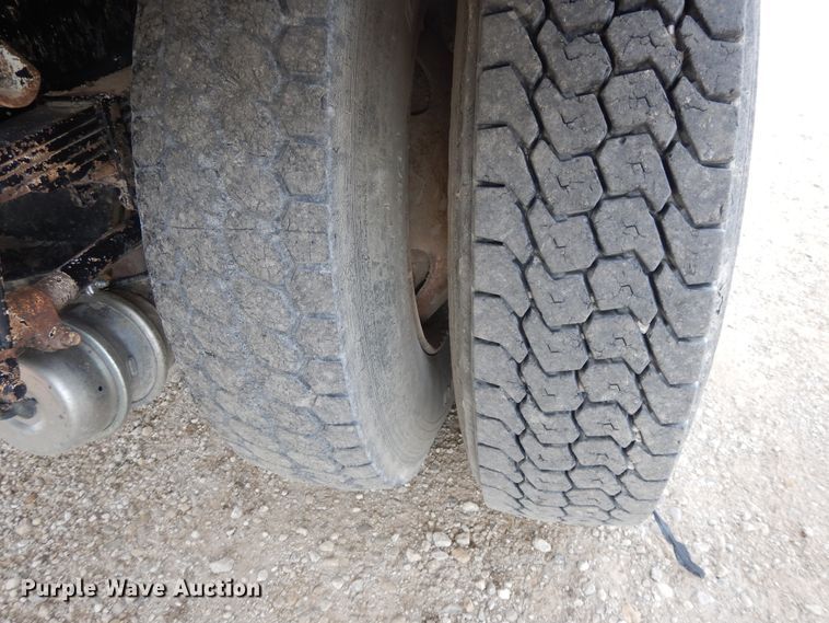 image for item DF5293 2007 Kenworth T300  feed mixer truck