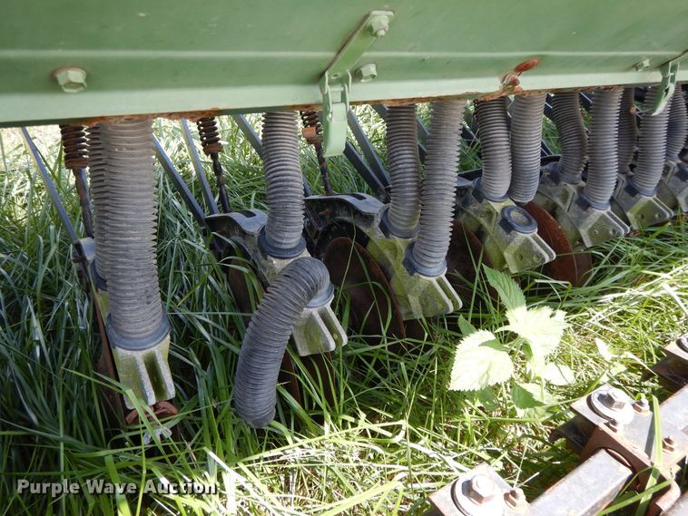 image for item DF5317 John Deere 8350 grain drill