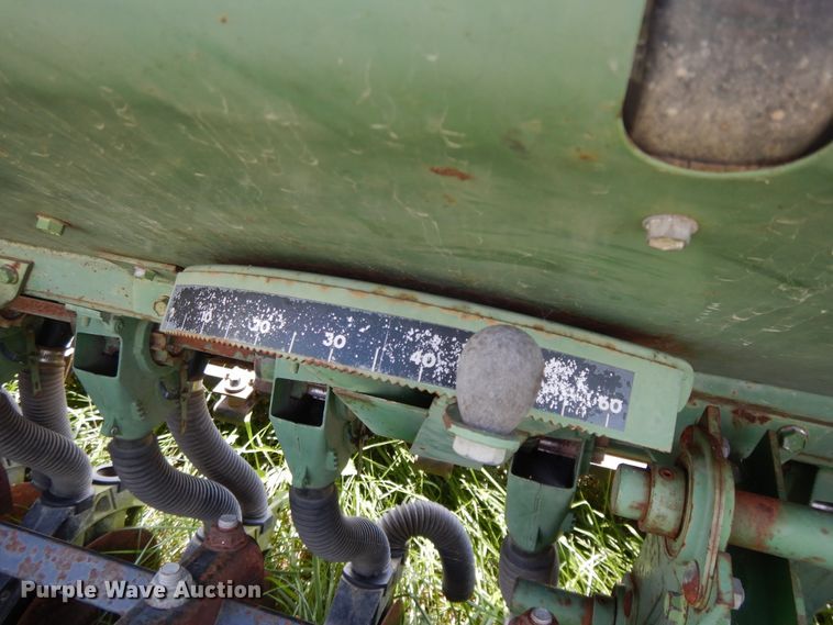 image for item DF5317 John Deere 8350 grain drill