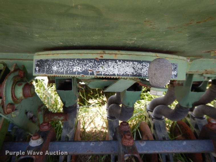 image for item DF5317 John Deere 8350 grain drill