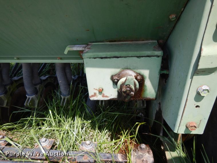 image for item DF5317 John Deere 8350 grain drill