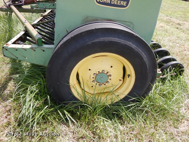 image for item DF5317 John Deere 8350 grain drill