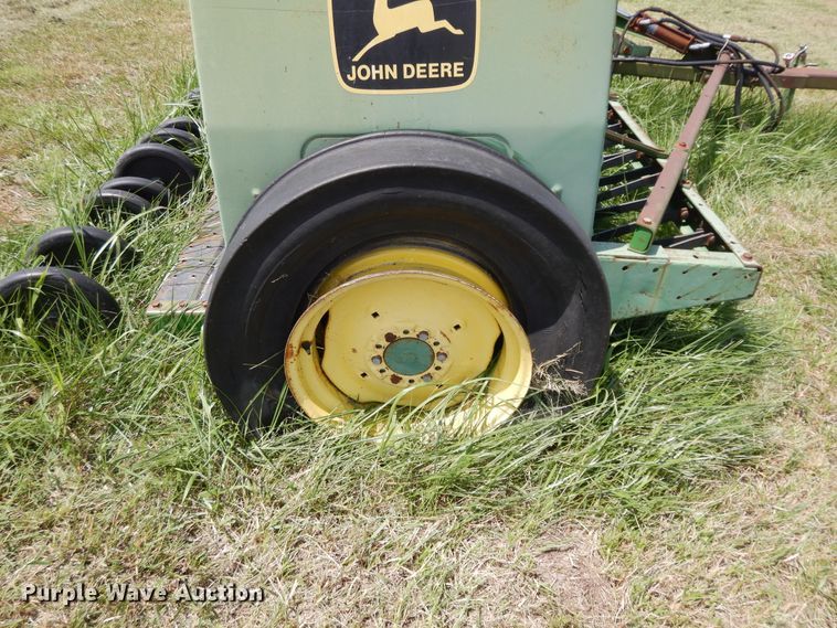image for item DF5317 John Deere 8350 grain drill