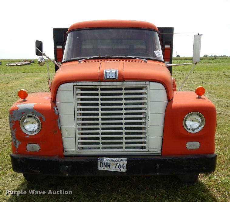 1965 International 1600 grain truck in Eudora, KS Item DF5323 sold