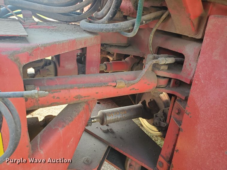 image for item DF5631 1984 Versatile 555  4WD tractor