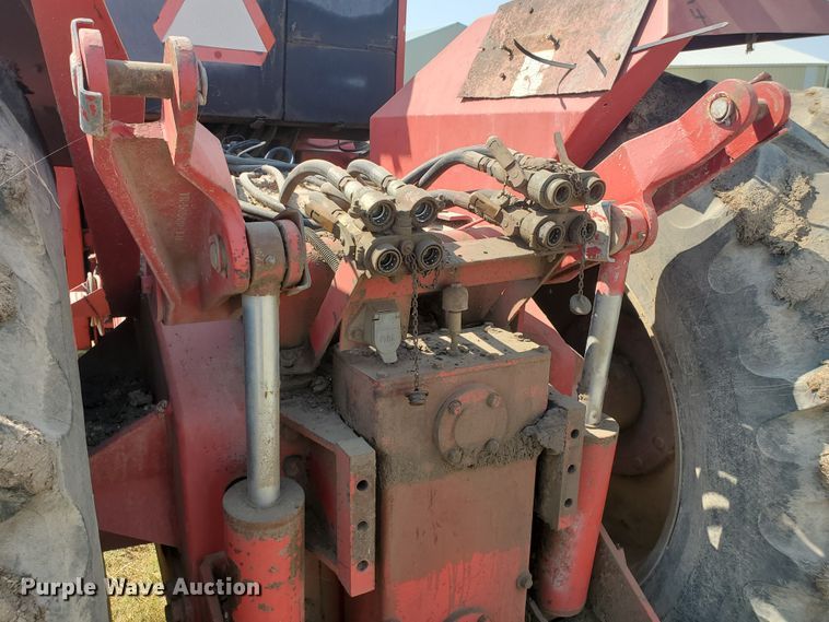 image for item DF5631 1984 Versatile 555  4WD tractor