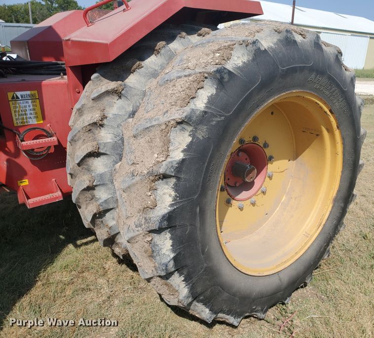image for item DF5631 1984 Versatile 555  4WD tractor