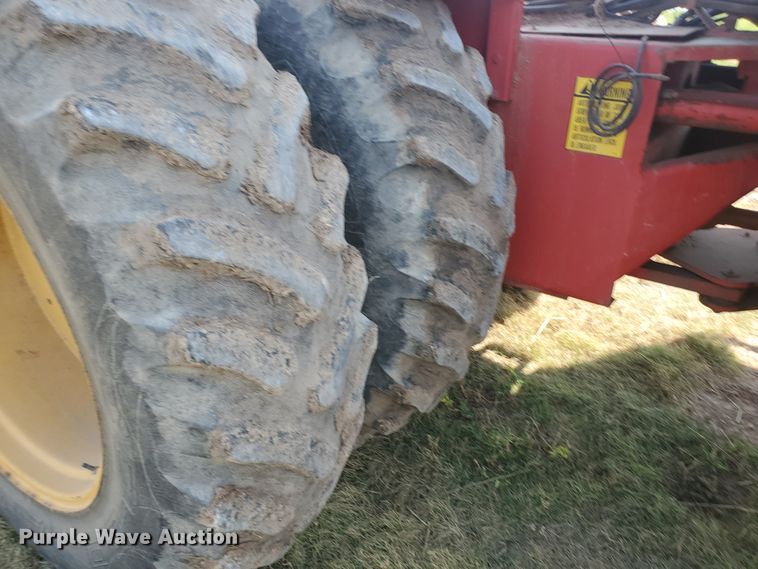 image for item DF5631 1984 Versatile 555  4WD tractor