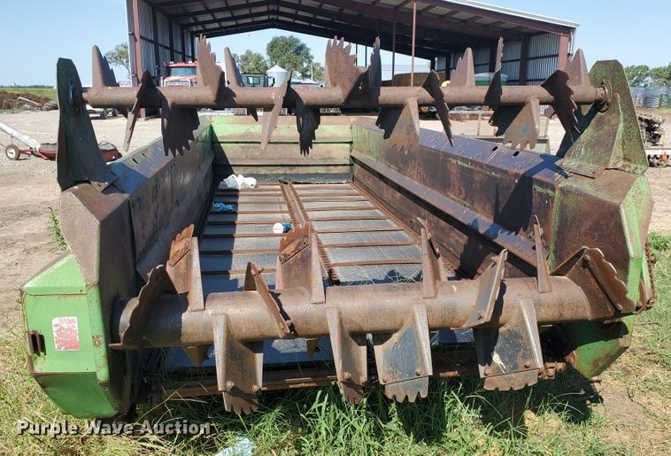 image for item DF5668 John Deere 680 manure spreader