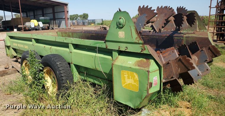 image for item DF5668 John Deere 680 manure spreader