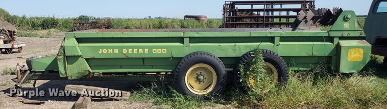 image for item DF5668 John Deere 680 manure spreader