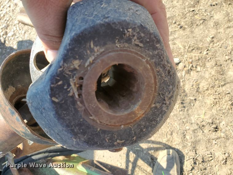 image for item DF5668 John Deere 680 manure spreader