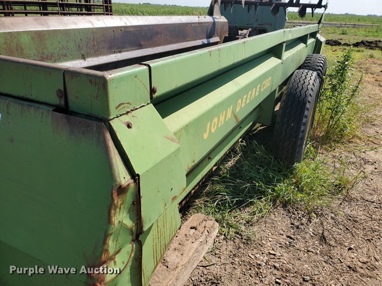 image for item DF5668 John Deere 680 manure spreader