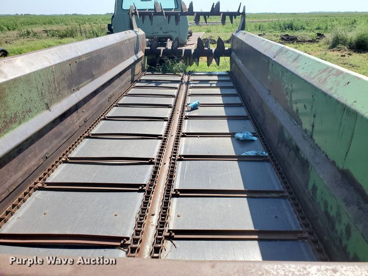 image for item DF5668 John Deere 680 manure spreader