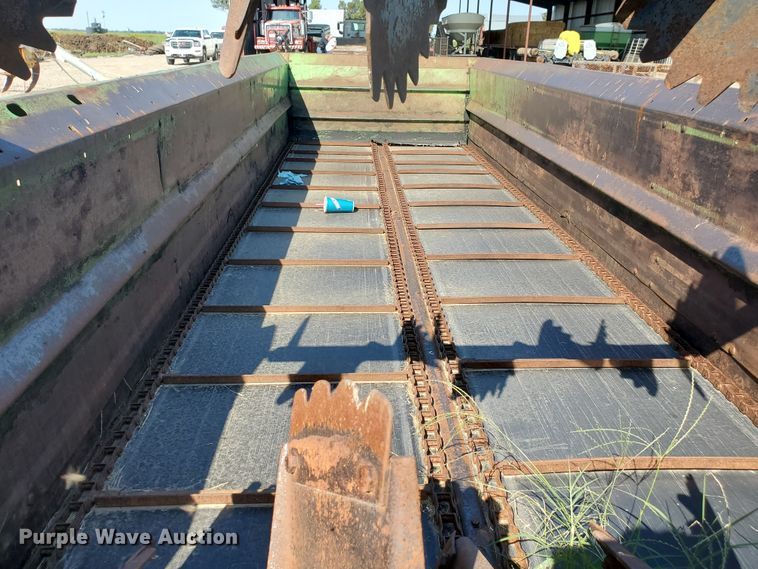 image for item DF5668 John Deere 680 manure spreader