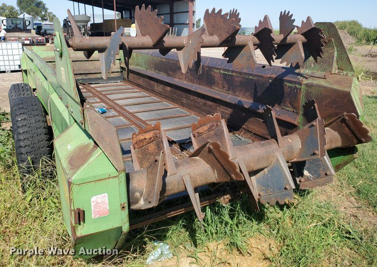 image for item DF5668 John Deere 680 manure spreader