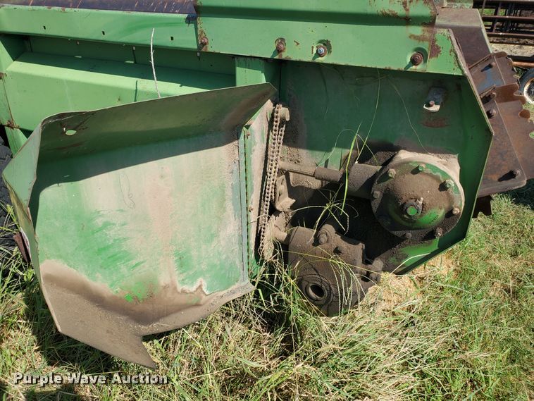 image for item DF5668 John Deere 680 manure spreader