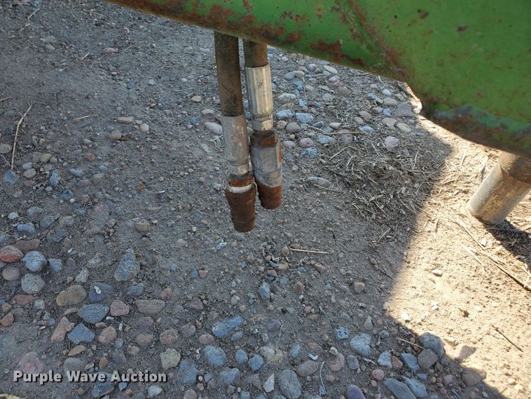 image for item DF5668 John Deere 680 manure spreader