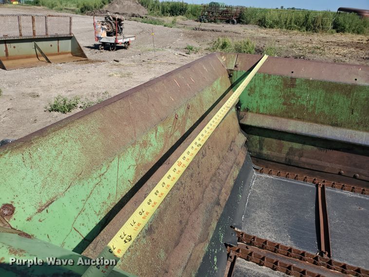 image for item DF5668 John Deere 680 manure spreader