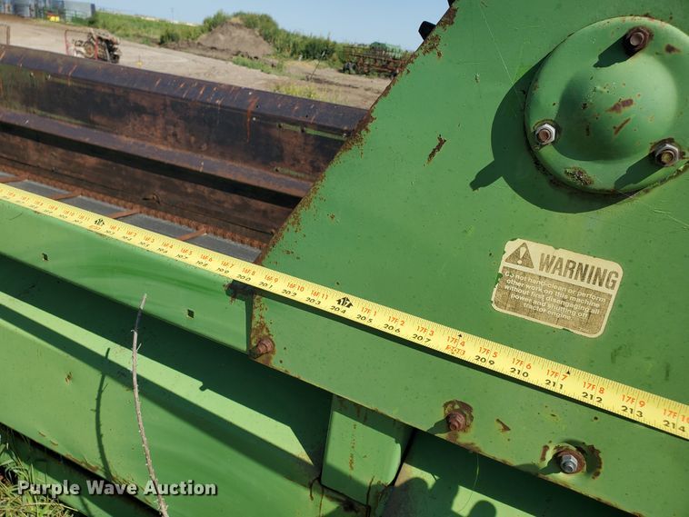 image for item DF5668 John Deere 680 manure spreader