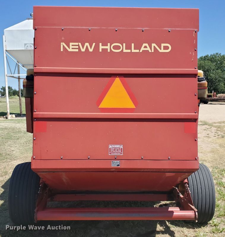 image for item DF5672 New Holland 853  round baler
