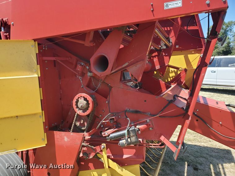 image for item DF5672 New Holland 853  round baler