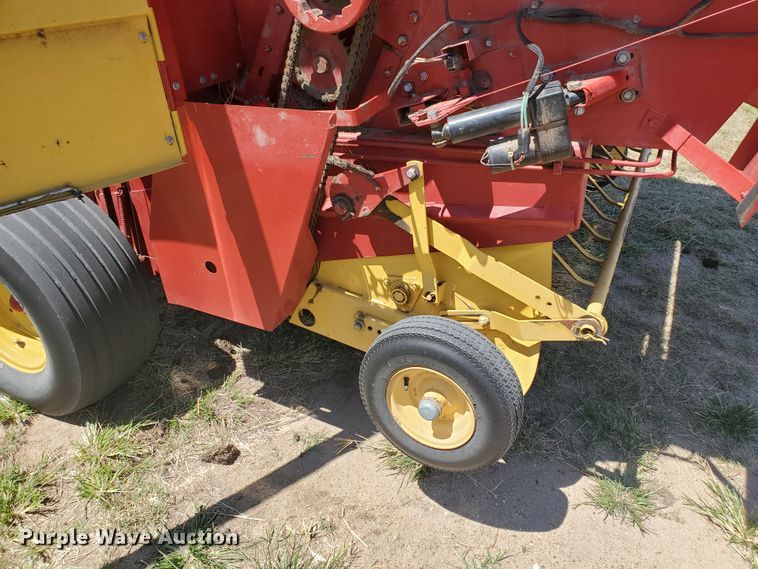 image for item DF5672 New Holland 853  round baler