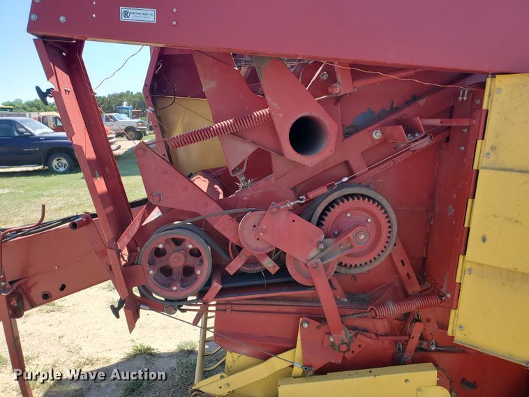 image for item DF5672 New Holland 853  round baler