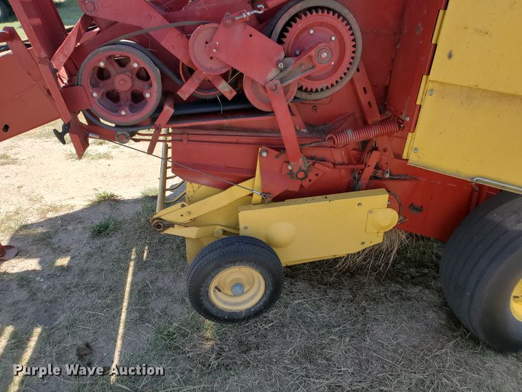image for item DF5672 New Holland 853  round baler