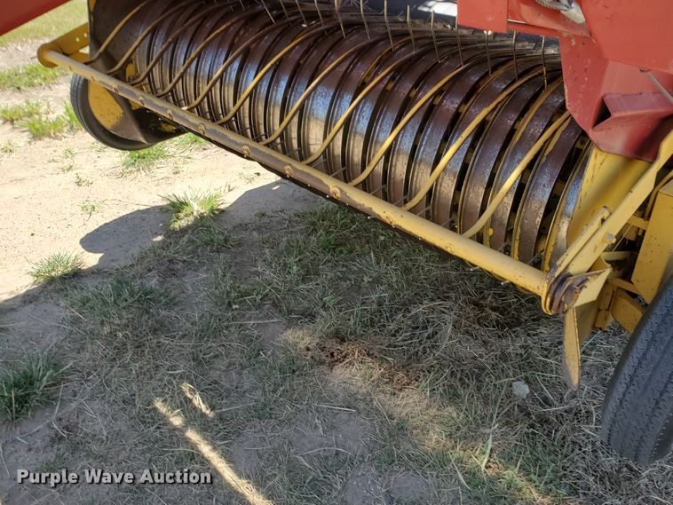 image for item DF5672 New Holland 853  round baler