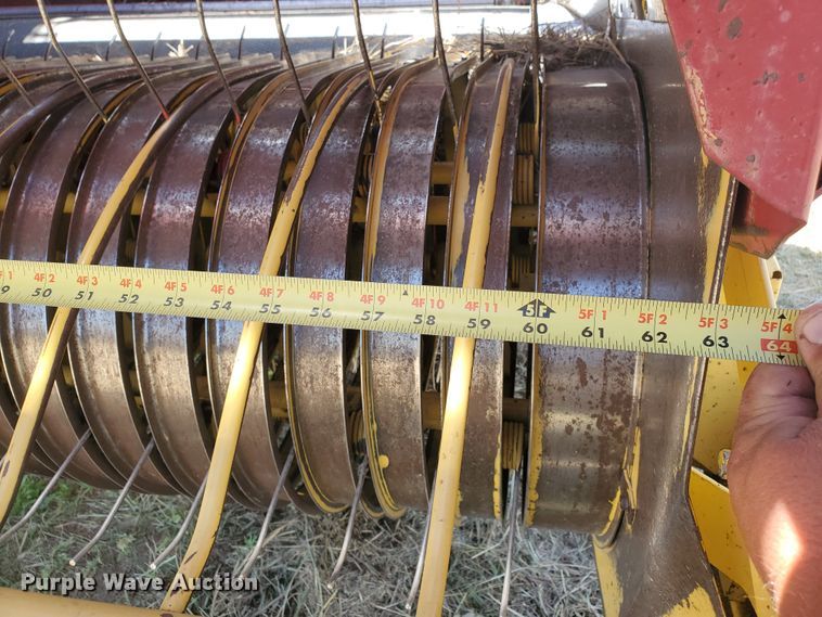 image for item DF5672 New Holland 853  round baler