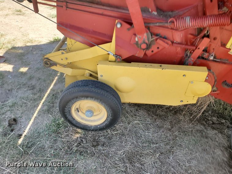 image for item DF5672 New Holland 853  round baler