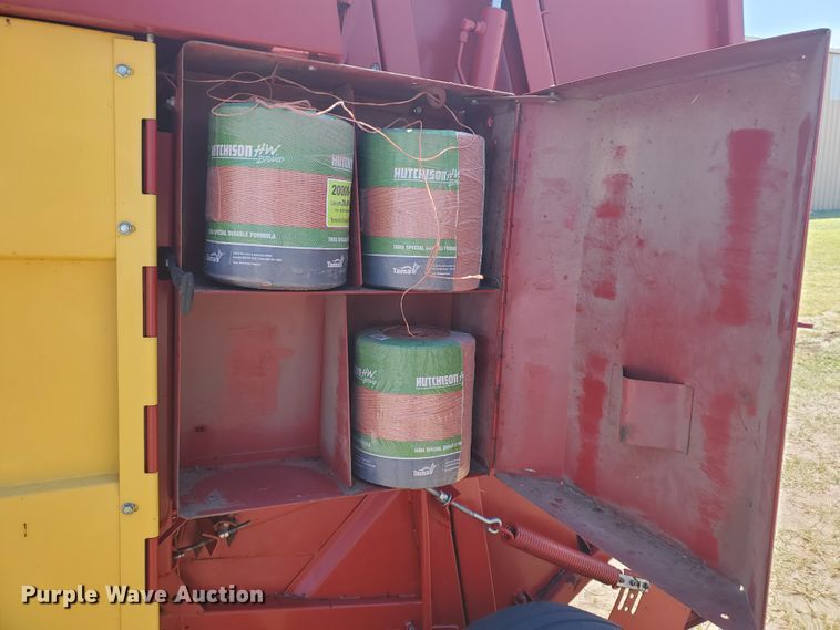 image for item DF5672 New Holland 853  round baler