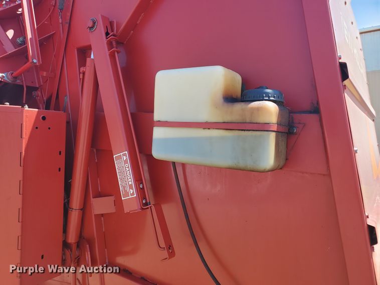 image for item DF5672 New Holland 853  round baler