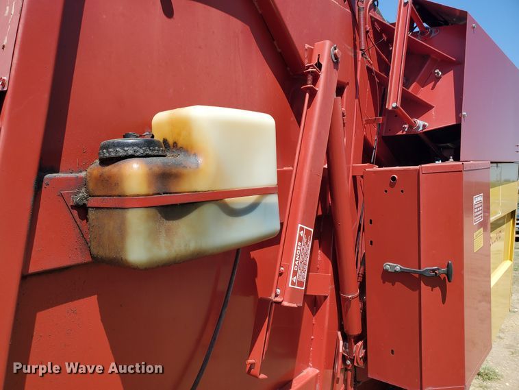 image for item DF5672 New Holland 853  round baler