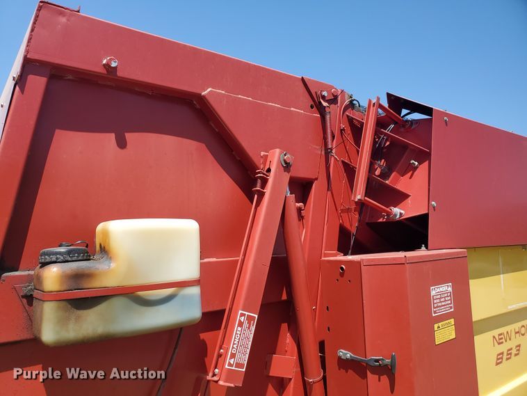 image for item DF5672 New Holland 853  round baler