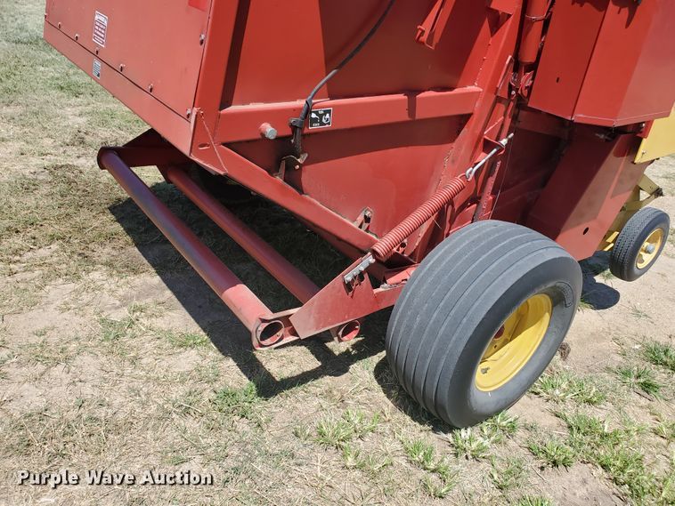 image for item DF5672 New Holland 853  round baler