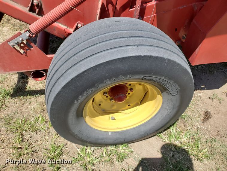 image for item DF5672 New Holland 853  round baler