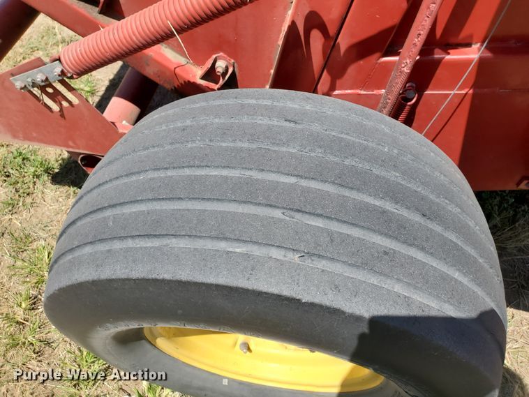 image for item DF5672 New Holland 853  round baler