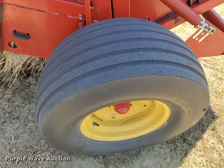 image for item DF5672 New Holland 853  round baler