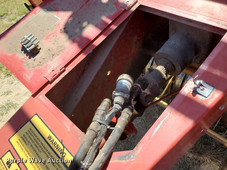 image for item DF5672 New Holland 853  round baler