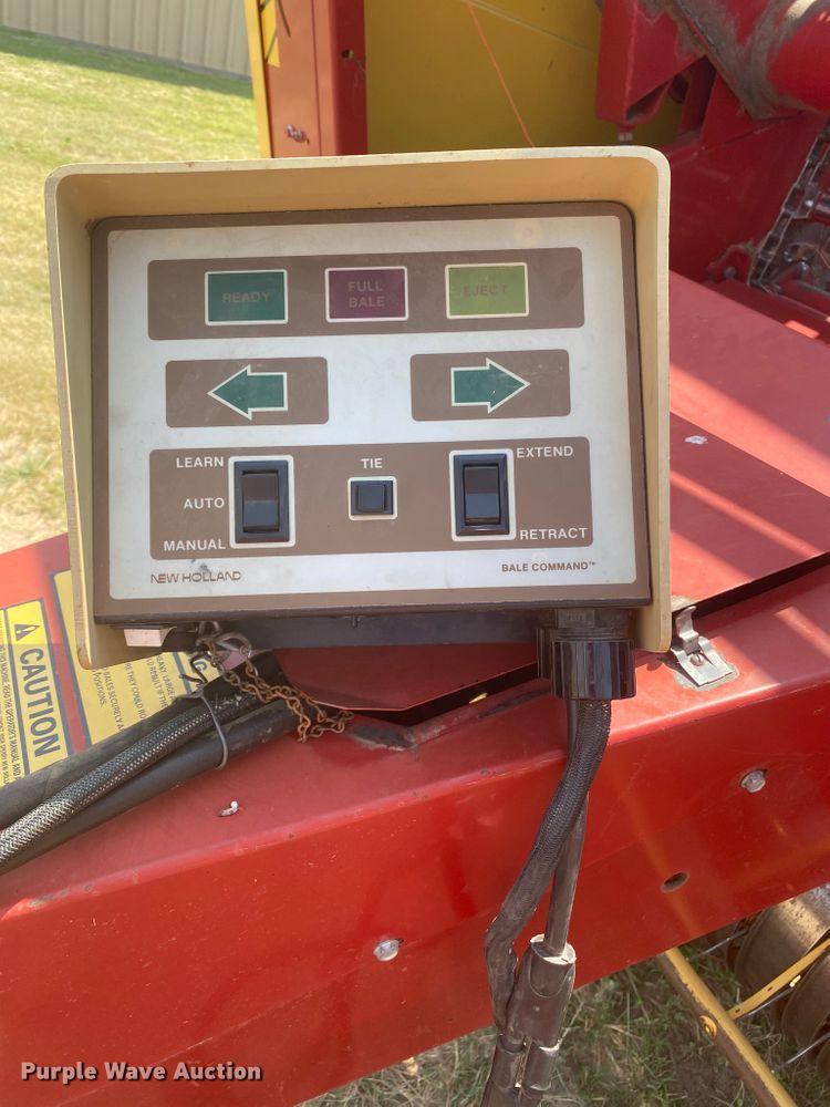 image for item DF5672 New Holland 853  round baler