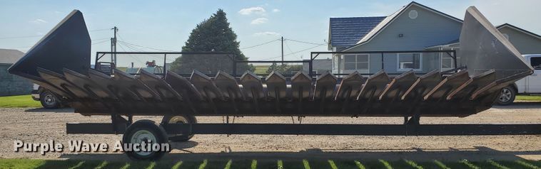 image for item DF7551 Deutz Allis sunflower rigid head