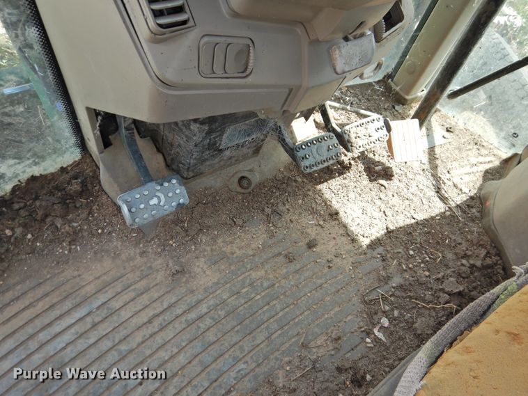 image for item DG1445 2010 John Deere 7330  MFWD tractor